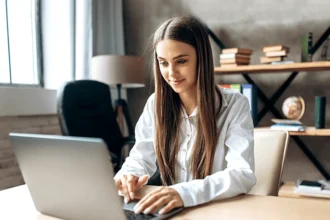 A young woman entrepreneur imbibing QNET's self development lessons