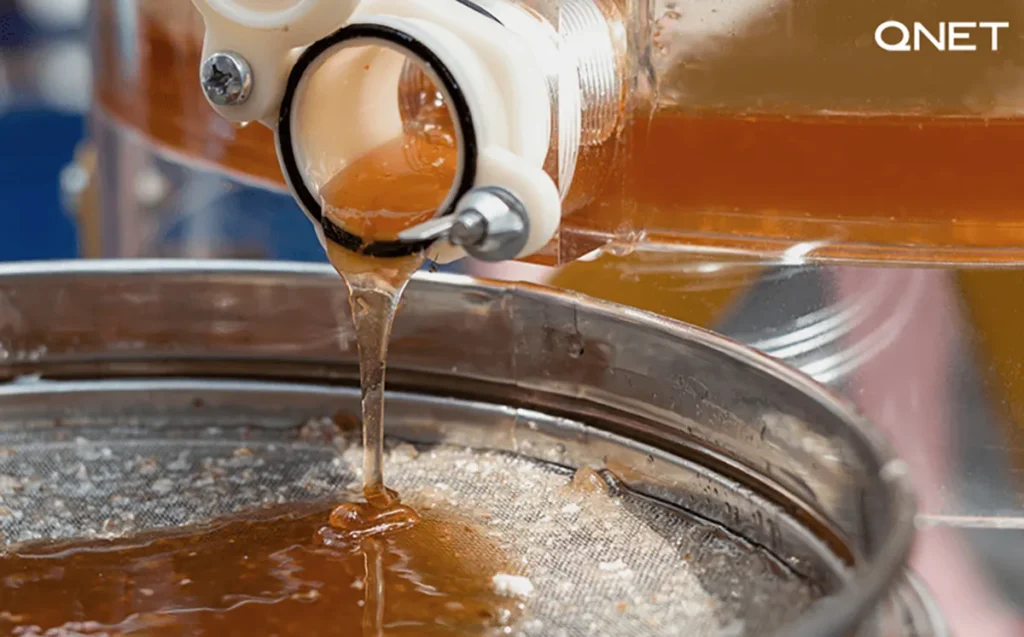 Impure crystallised honey